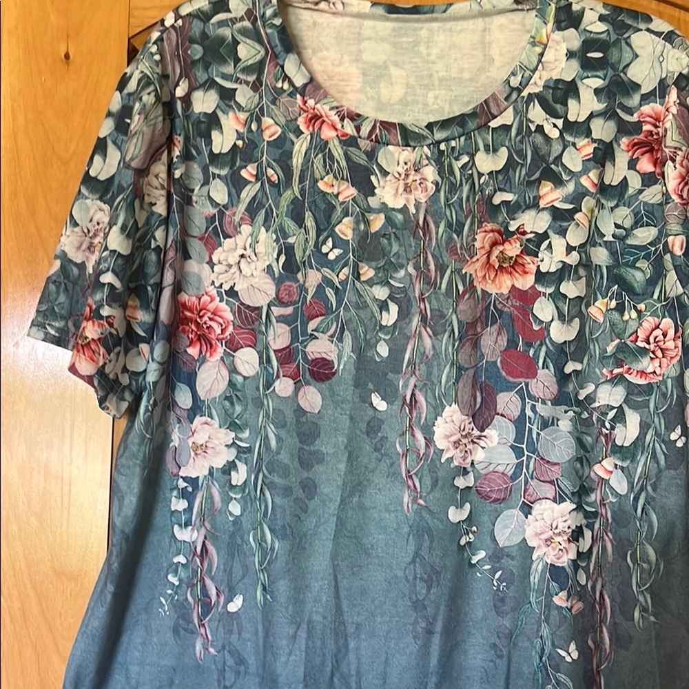 White and Green Relaxed Short Sleeve Tee